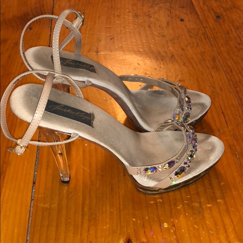 Johnathan kayne size 10 heels